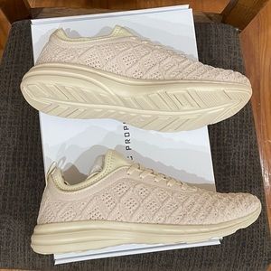 New APL Techloom Phantom sz 9.5 women’s